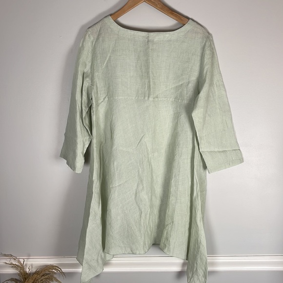 Neeru Kumar XL Green Linen Shark Bite Hem Tunic - Picture 5 of 5
